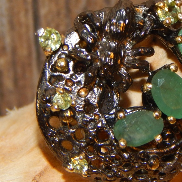 Dramatic Emerald & Peridot Ring - Picture 2 of 14